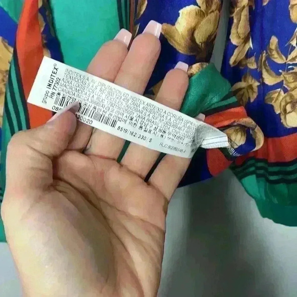 ZARA-   Floral Satin Blouse 3/4 sleeves V neck Sz S - NWOT - Picture 10 of 10